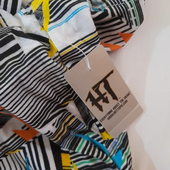 ● NWT Hot Topic | Workout Sleeveless Hoddie - Picture 2 of 12